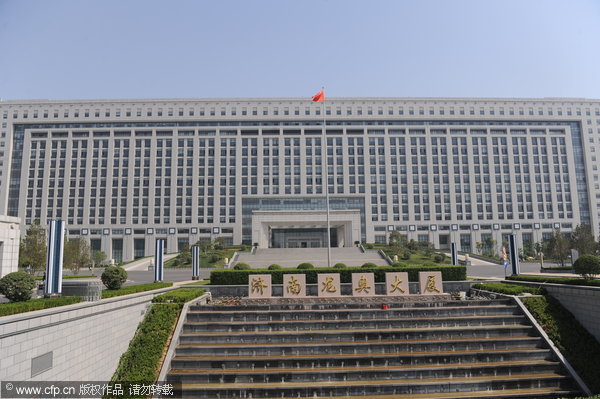 Long'ao Building, the municipal government office building of Jinan city in Shandong province, is the second largest single building in the world, next only to the Pentagon. With an investment of 4 billion yuan ($642 million), the building has a floor area of 370,000 square meters and more than 40 lifts. It is also the largest government office building in China. [Photo/CFP] 