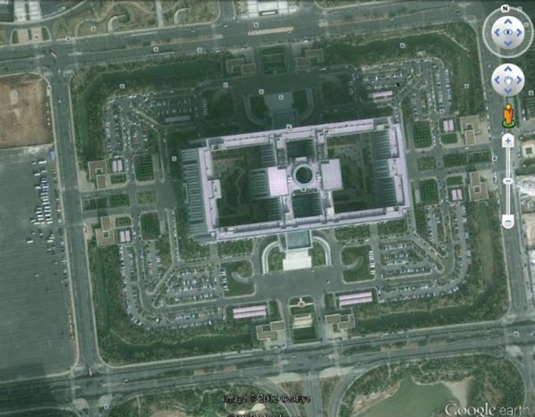 图为在Google earth上显示的龙奥大厦俯瞰图。