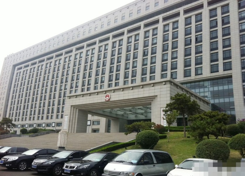 济南龙奥大厦，曾经作为十一届全运会的指挥中心和新闻中心，现为济南市委市政府驻地。