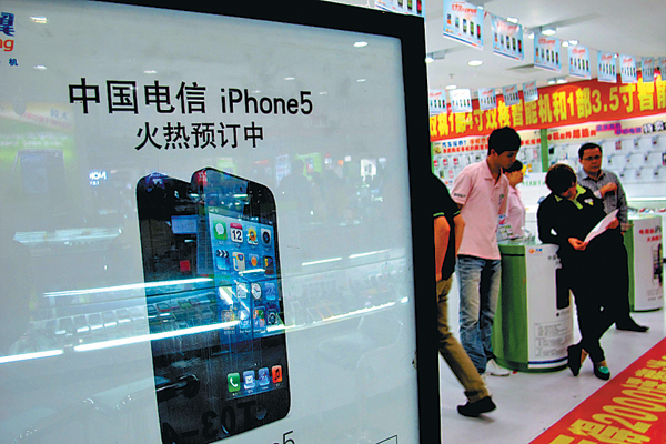 An advertisement to pre-order Apple Inc's iPhone 5 at a China Telecom Corp outlet in Haikou, Hainan province. The company started allowing customers to pre-order the smartphone on Dec 2, a day before China Unicom. [China Daily]