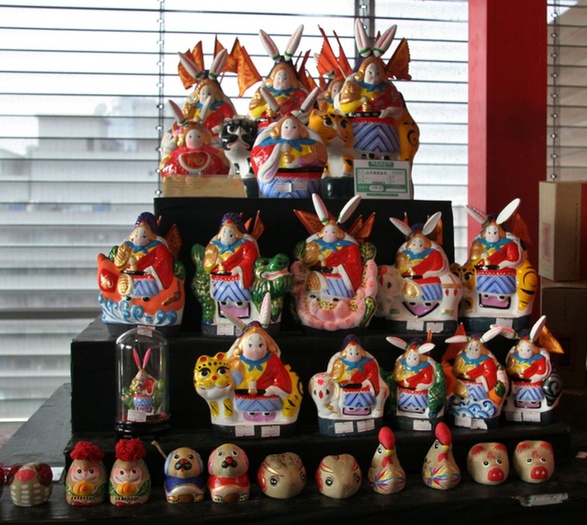 Tuye (Lord Rabbit figurines) 