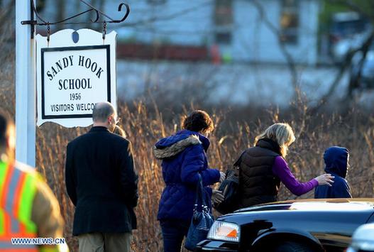 Family members of students of the Sandy Hook Elementary School get updated information from the police after the fatal school shooting in Newtown, Connecticut, the United States, Dec. 14, 2012. [Xinhua] 