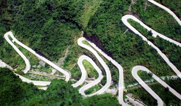 Most beautiful, 'deadly' highways around world [forum.home.news.cn]