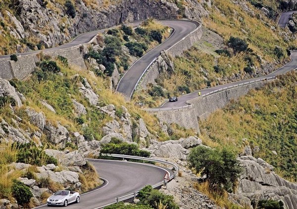 Most beautiful, 'deadly' highways around world [forum.home.news.cn]