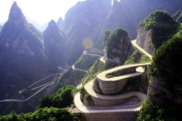 Most beautiful, 'deadly' highways around world [forum.home.news.cn]