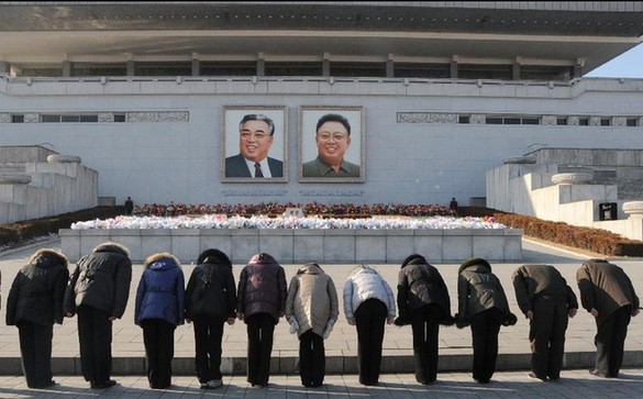 People visit Kim Il Sung Square to pay tribute to late leader Kim Jong Il to mark the first anniversary of his death in Pyongyang, capital of the Democratic People's Republic of Korea (DPRK), on Dec. 17, 2012. DPRK held various events on Monday to commemorate late leader Kim Jong Il on the first anniversary of his death. [Xinhua]