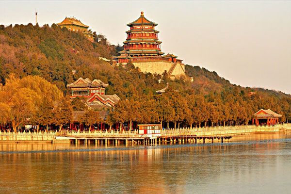 Best known for its summer allure, The Summer Palace in Beijing shows another side of its beauty in the silence of winter as shown in this group of photos taken in early December. [Xinhua photo] 