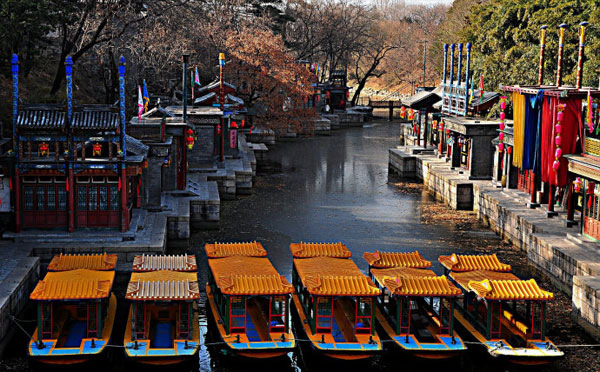 Best known for its summer allure, The Summer Palace in Beijing shows another side of its beauty in the silence of winter as shown in this group of photos taken in early December. [Xinhua photo] 