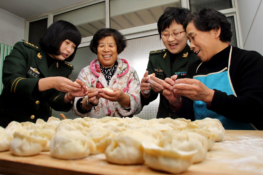 People make dumplings in a canteen in Qinhuangdao, Hebei Province on Ded. 20. Dongzhi reflects the changing of four seasons. It falls on Dec. 21 this year. On this day, the northern hemisphere experiences the shortest daytime and longest nighttime. As a tradition, people in north China eat dumplings on this day. 