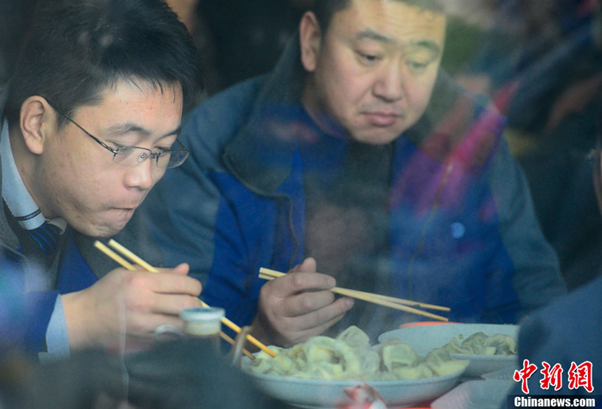 People enjoy dumplings in a restaurant in Beijing on Dec. 21.Dongzhireflects the changing of four seasons.