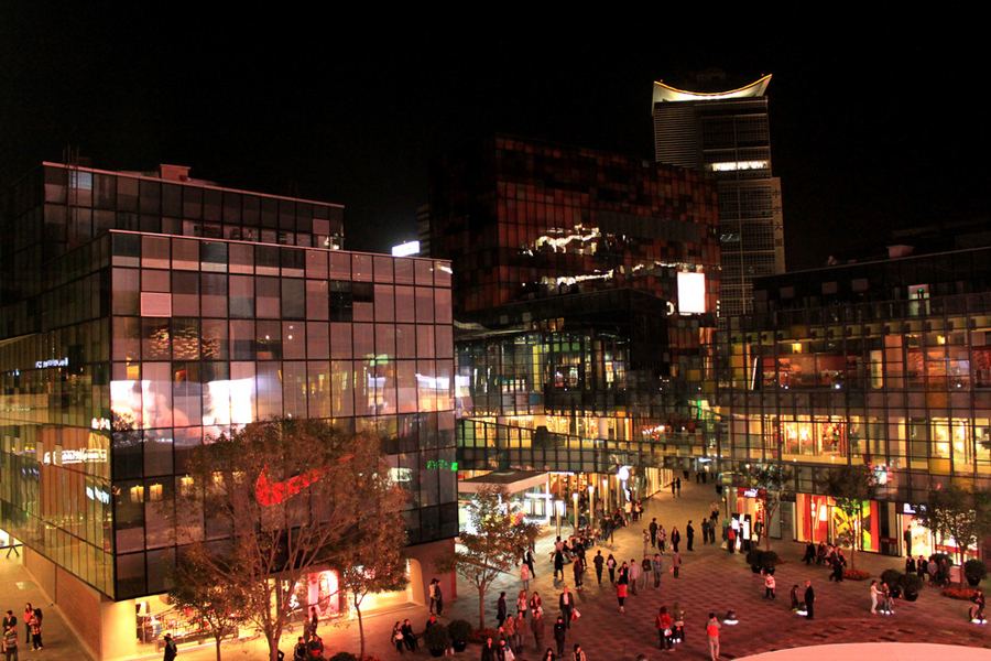 Located in the eastern Chaoyang District, Sanlitun is a fashion center for shopping, food and arts in Beijing. It is world-famous for its Bar Street, which is the symbol of Beijng's nightlife and the city's first bar community, leading the bar culture and fashion of Beijing.