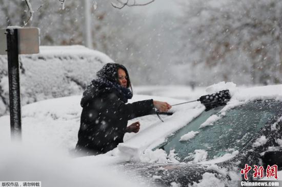 The first heavy snow of the winter has swept through the western and central United States. 