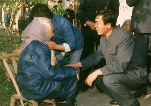 File photo shows Zhang Dejiang (R), then working in the Ministry of Civil Affairs, visits a centenarian woman during his investigation in rural nursing homes in central China's Henan Province. [Photo/Xinhua]