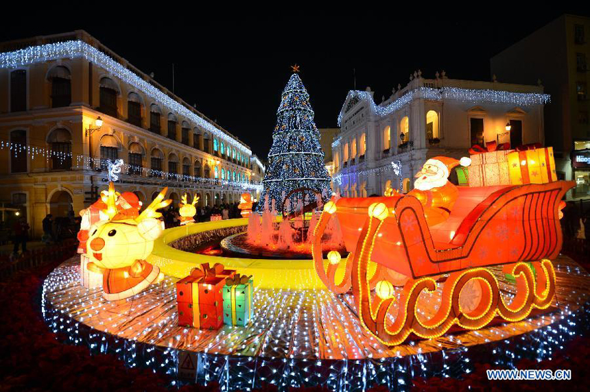 Christmas decorations and lights are seen at the Senado Square in south China&apos;s Macao, Dec. 24, 2012. 