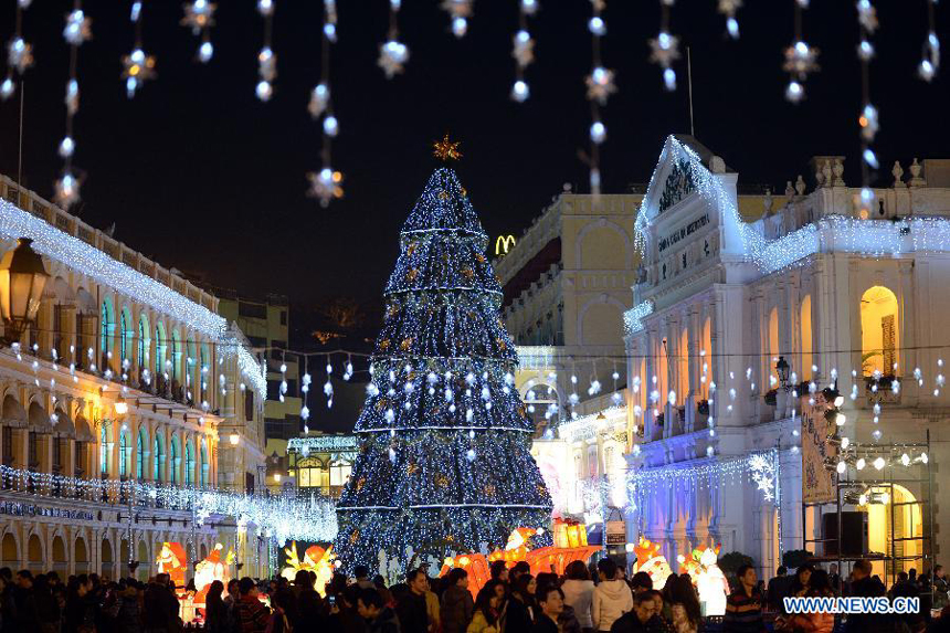 Christmas decorations and lights are seen at the Senado Square in south China&apos;s Macao, Dec. 24, 2012.