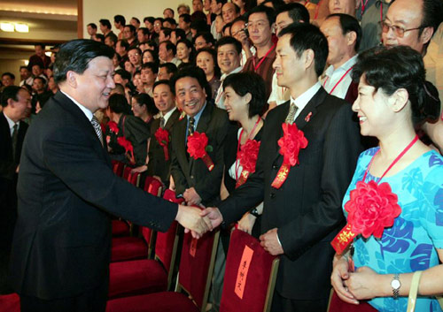 In this file photo taken on July 19, 2004, Liu Yunshan (L, front) meets representatives attending a commendation ceremony of young and middle-aged Chinese literary and art workers with supreme virtue and artistic achievements at the Great Hall of the People in Beijing, capital of China. [Photo/Xinhua]
