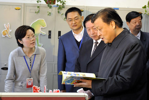 In this file photo taken on March 22, 2009, Liu Yunshan (R, front), then a member of the Political Bureau of the Communist Party of China (CPC) Central Committee, also a member of the Secretariat of the CPC Central Committee and head of the Publicity Department of the CPC Central Committee, learns about the operating status of publishers after restructuring during an investigation and research tour at the Shandong Publishing Group. [Photo/Xinhua]