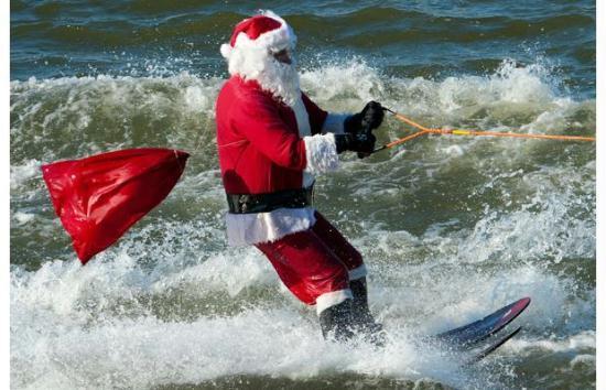 It seems Santa Claus took a few breaks while delivering his Christmas presents. He was seen water-skiing near Washington DC and scuba diving in an aquarium in Mexico.