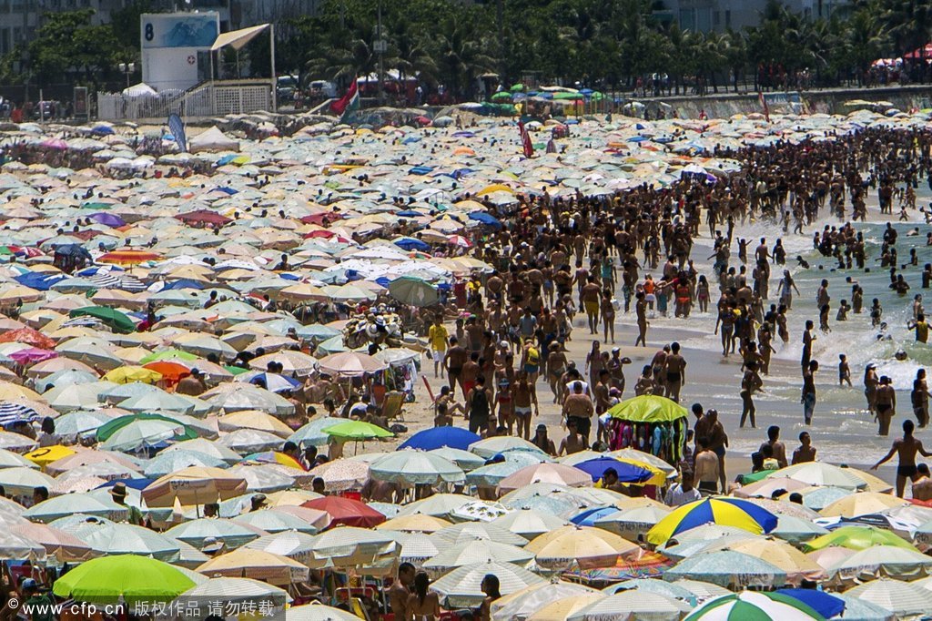 Heat wave hits Ipanema, Brazil