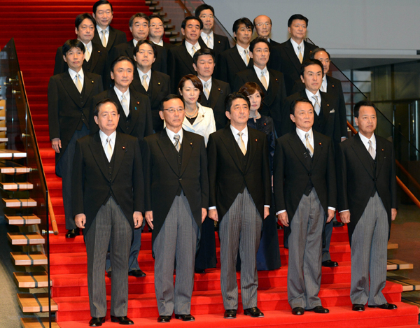 JShinzo Abe (Front C), leader of the ruling Liberal Democratic Party, poses for photos with members of a new cabinet in Tokyo, capital of Japan, on Dec. 26, 2012.