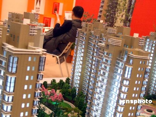 Industry observers say China's real estate sector is likely to pick up steam in 2013, as they expect increased housing sales due to growing market demand. 