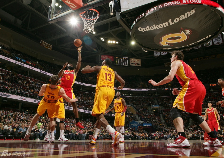 James Harden of the Houston Rockets tosses up the shot against Tyler Zeller and Tristan Thompson of the Cleveland Cavaliers at The Quicken Loans Arena on January 5, 2013 in Cleveland, Ohio. [Photo:Sina.com]