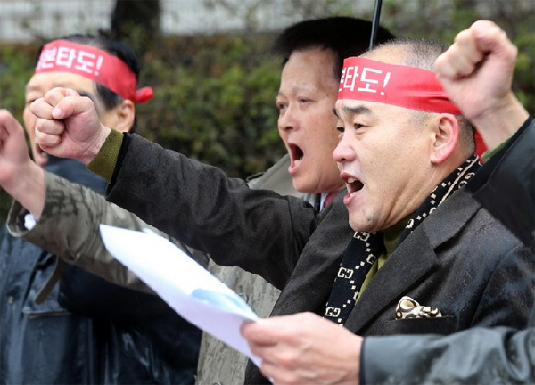 Anti-Japanese organizations held demonstrations outside the South Korean High Court, urging authorities to reject Japan's request for the extradition of Liu Qiang. 