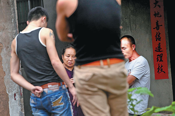 The most difficult part of being in a gay relationship in China is often when the couple goes home and breaks the news to parents. [Photo/China Daily]