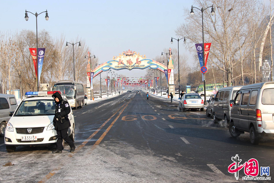 Located near the north end of the Songhua River in Harbin, Sun Island is the heart of snow sculptures in China. It's widely considered the highlight of Harbin ice and snow tourism, as well as an important part of the Harbin Ice and Snow Festival, which opened on January 5. [China.org.cn]