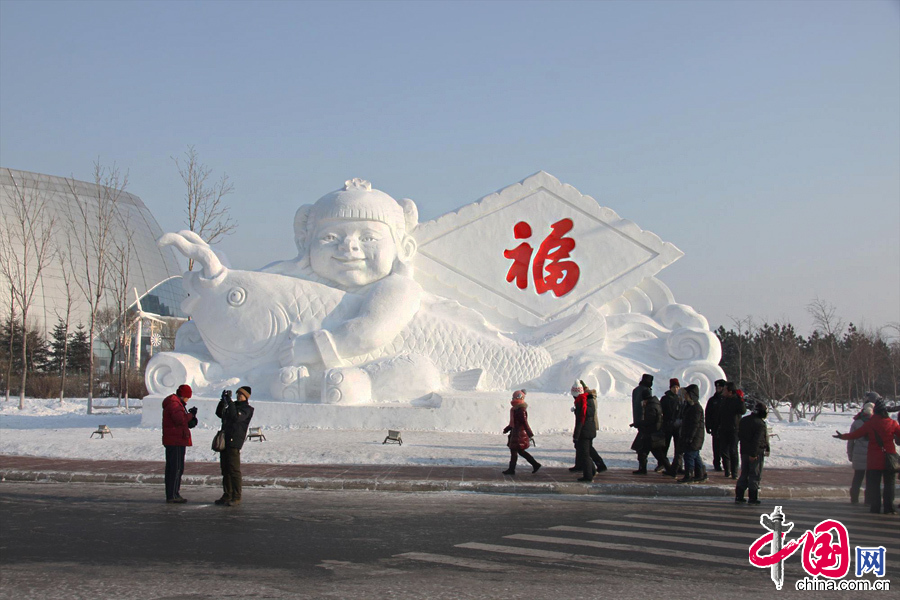 Located near the north end of the Songhua River in Harbin, Sun Island is the heart of snow sculptures in China. It's widely considered the highlight of Harbin ice and snow tourism, as well as an important part of the Harbin Ice and Snow Festival, which opened on January 5. [China.org.cn]