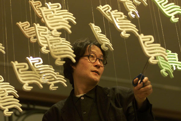 'This work carries with it a flavor of China, the smell and the realities of the country today. It is full of concern about the lowest levels of Chinese society. ' --XU BING artist. [Photo by Gao erqiang/China Daily]