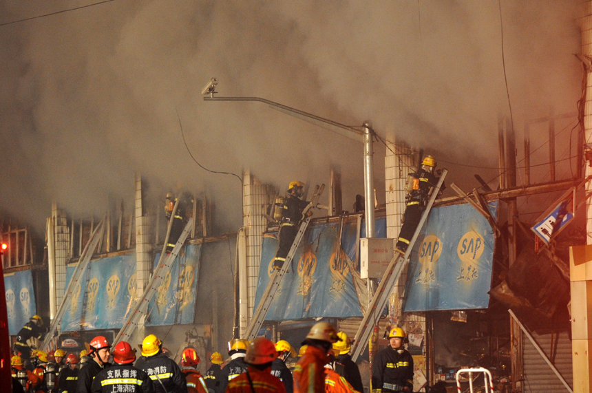 Five people were killed and more than 10 injured in a farm produce market fire in Shanghai that occurred on Sunday evening, Xinhua reported. The fire broke out at around 8:30 p.m. Sunday in a farm produce wholesale market in Pudong district of Shanghai, said rescuers. The injured people have been rushed to hospital. 