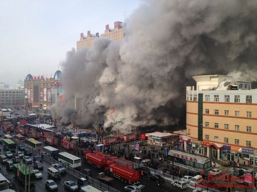 A fire that broke out Monday morning at a shopping mall in northeast China&apos;s city of Harbin has been contained. The fire started around 9 a.m. in the Guorun Home Textiles Shopping Mall in downtown Harbin, capital of northeast China&apos;s Heilongjiang Province. 