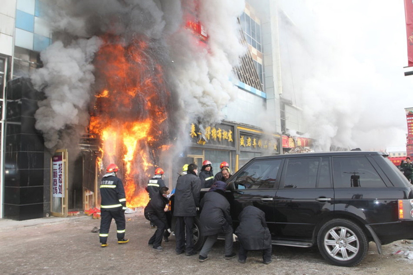 A fire that broke out Monday morning at a shopping mall in northeast China&apos;s city of Harbin has been contained. The fire started around 9 a.m. in the Guorun Home Textiles Shopping Mall in downtown Harbin, capital of northeast China&apos;s Heilongjiang Province. 