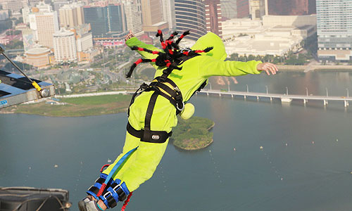 The sixth anniversary of the Macao Tower Bungy Jump was celebrated this past December with the event 'Crazy Bungy Battle'. 