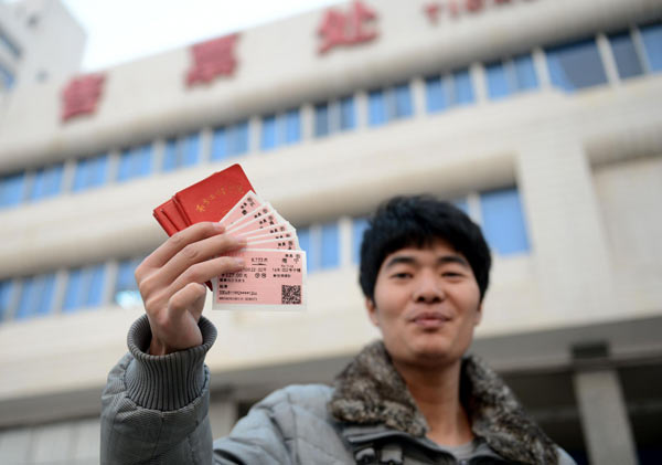 A student shows train tickets and students cards he used to buy tickets at a railway station in Nanchang, East China's Jiangxi province, Jan 9, 2013. [Photo/Xinhua]