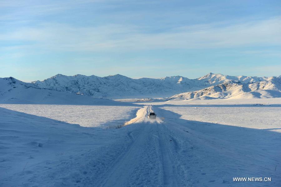 Photo taken on Jan. 8, 2013 shows the beautiful snow scenery of Qagan Gol Town in Qinghe County, northwest China's Xinjiang Uygur Autonomous Region. 