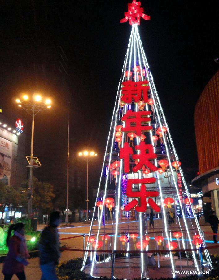 Lanterns decorated in Suzhou to greet Spring Festival