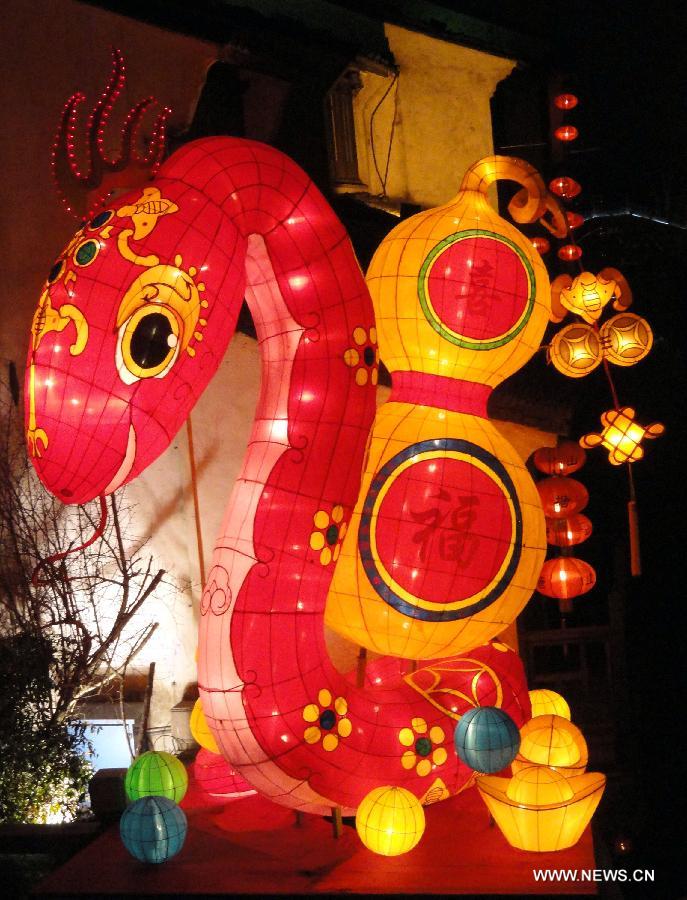 Lanterns decorated in Suzhou to greet Spring Festival