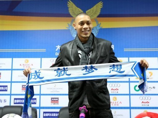  Guillaume Hoarau signed a three-year deal with Chinese Super League side Dalian Aerbin.