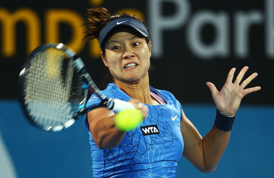 Li Na of China returns a ball to Madison Keys of USA in the quarterfinals of Sydney International on Jan. 9, 2013. 