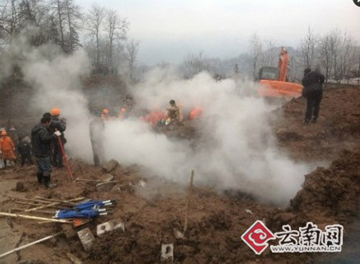 A landslide occurred around 8 am this morning, burying 16 households in Gaopo Village, Zhaotong City, Yunnan Province.