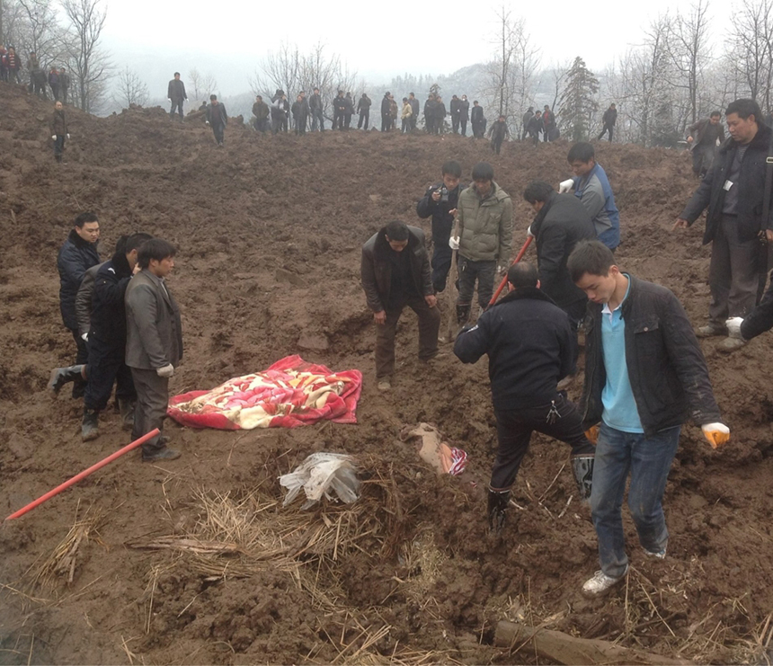 A landslide occurred around 8 am Friday morning, burying 16 households in Gaopo Village, Zhaotong City, Yunnan Province. More than 10 residential houses with over 40 people were buried after the landslide, according to local officials. 