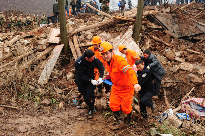 Rescuers work at the landslide site at Gaopo Village of Zhenxiong County, southwest China's Yunnan Province, Jan. 11, 2013. More than 10 residential houses with over 40 people were buried after a landslide happened at the village early Friday morning, according to local officials.