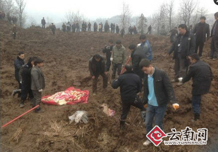 A landslide occurred around 8 am this morning, burying 16 households in Gaopo Village, Zhaotong City, Yunnan Province.