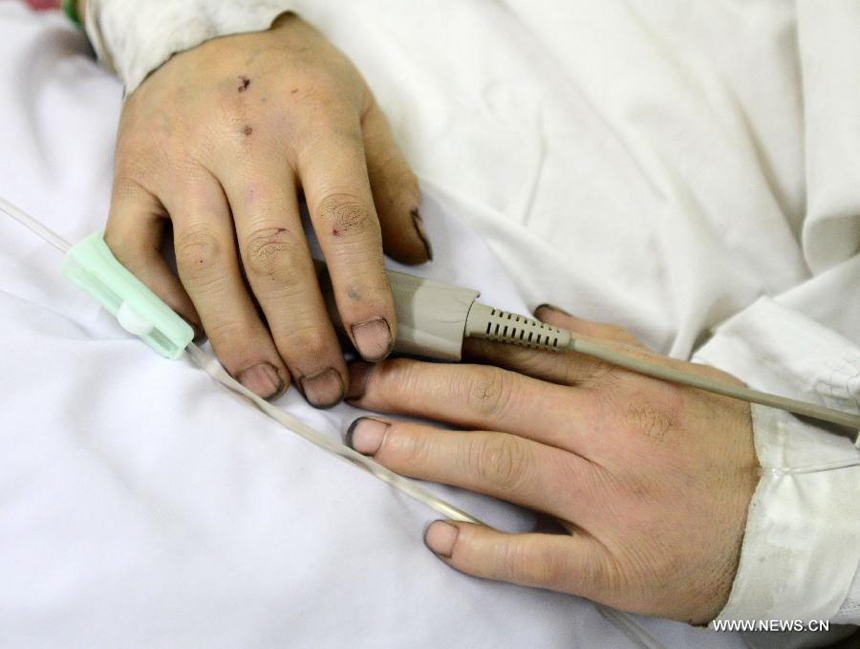 Jin Jigang, who is wounded in a blast, receives treatment in a hospital in Shuangyashan City, northeast China&apos;s Heilongjiang Province, Jan. 11, 2013.