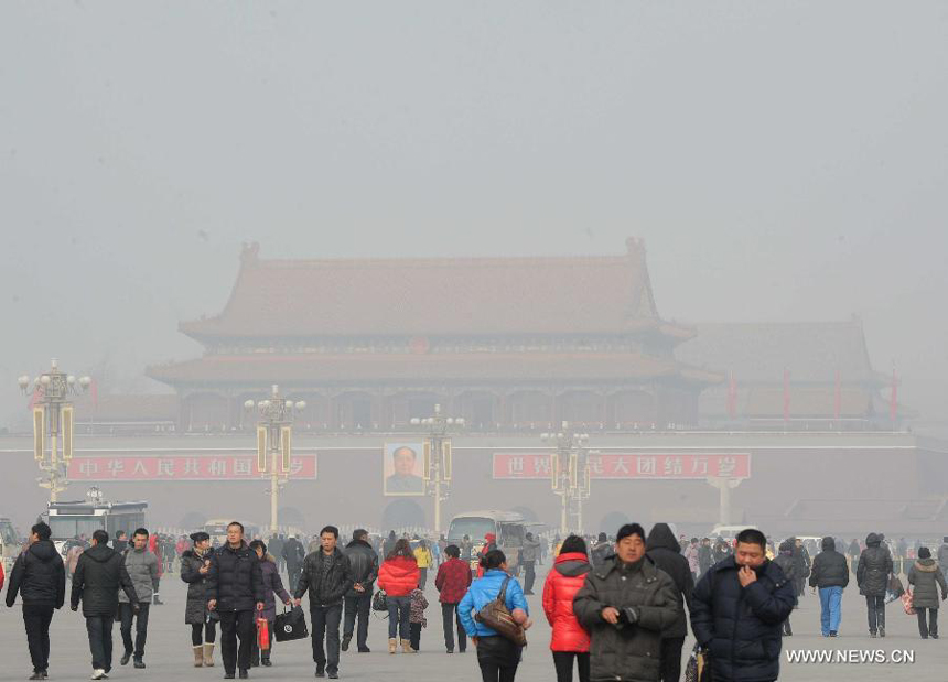 People visit the Tian&apos;anmen Square in Beijing, capital of China, Jan. 11, 2013. The PM 2.5 (particles less than 2.5 microns) data in Beijing hit 240 to 446 on Friday, which means the 6 rating heavily polluted air quality.