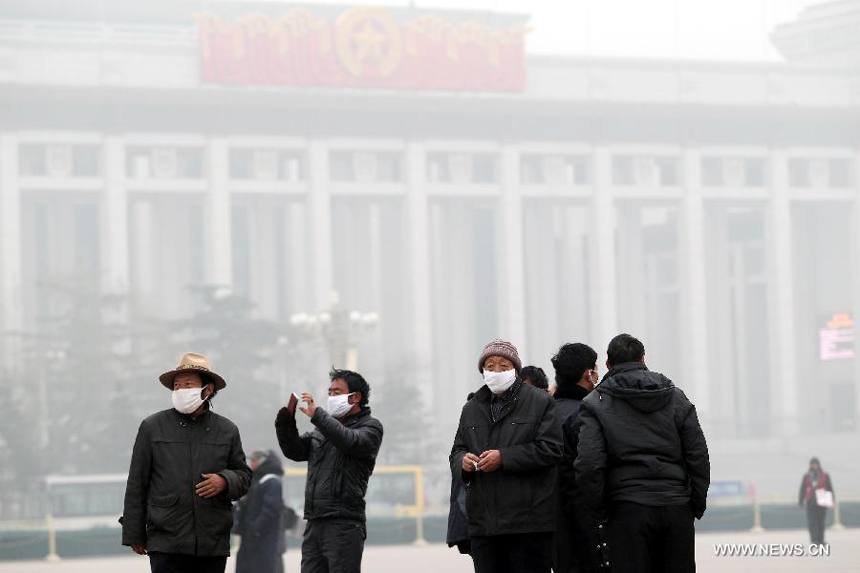 People visit the Tian&apos;anmen Square in Beijing, capital of China, Jan. 11, 2013. The PM 2.5 (particles less than 2.5 microns) data in Beijing hit 240 to 446 on Friday, which means the 6 rating heavily polluted air quality. 