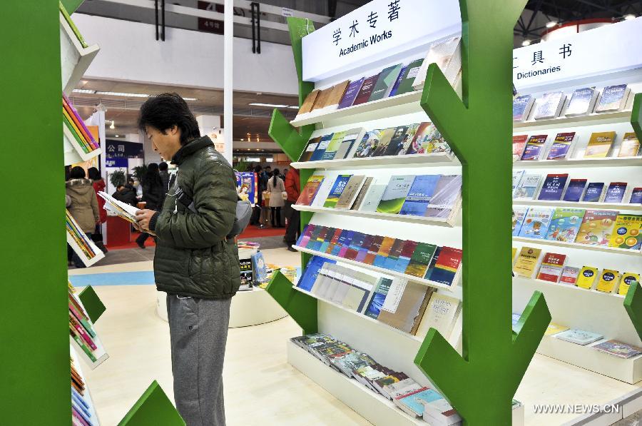 A citizen views books during the 2013 Beijing Book Fair at the China International Exhibition Centre in Beijing, capital of China, Jan. 11, 2013. 