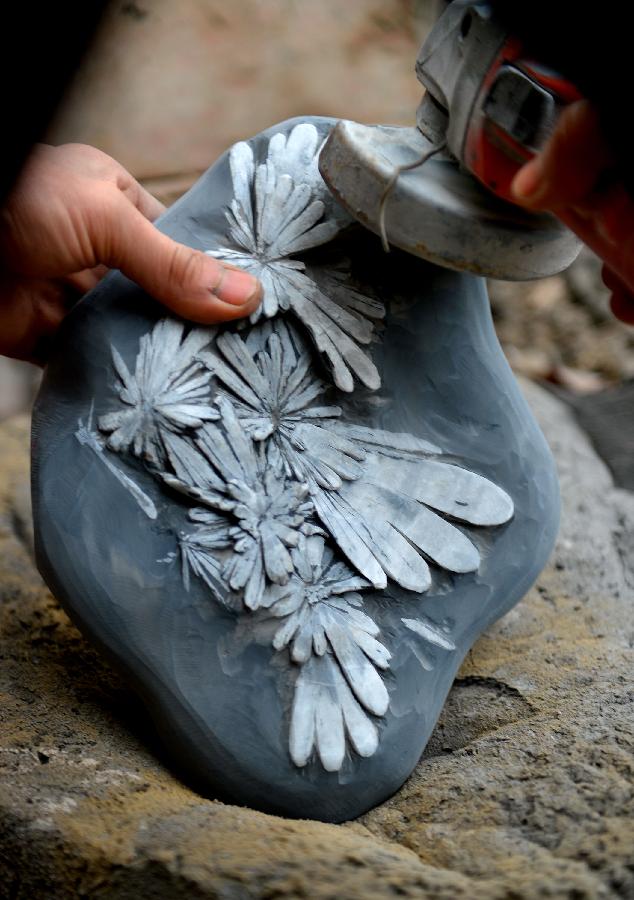 #CHINA-ENSHI-CHRYSANTHEMUM STONE-HANDICRAFTS (CN)